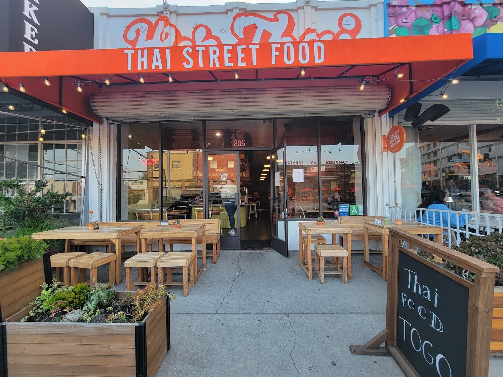 Her Thai
