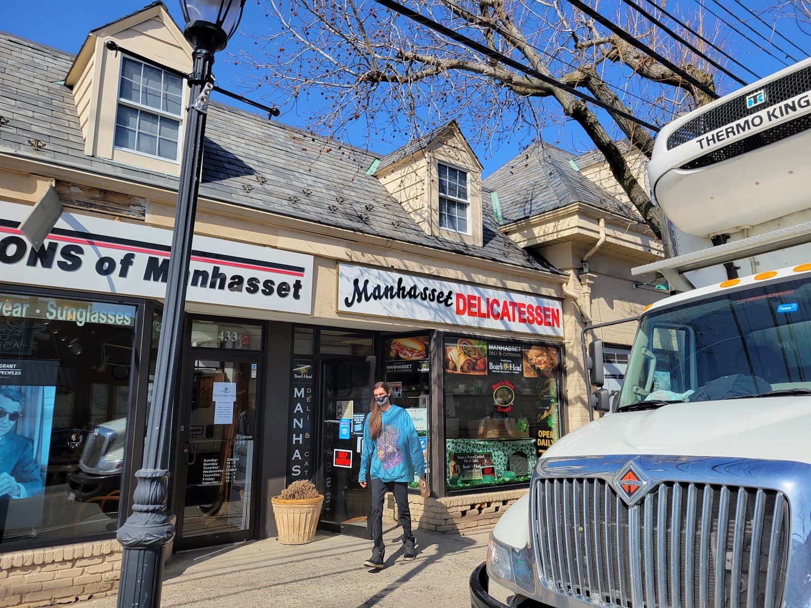 435 Manhasset Deli