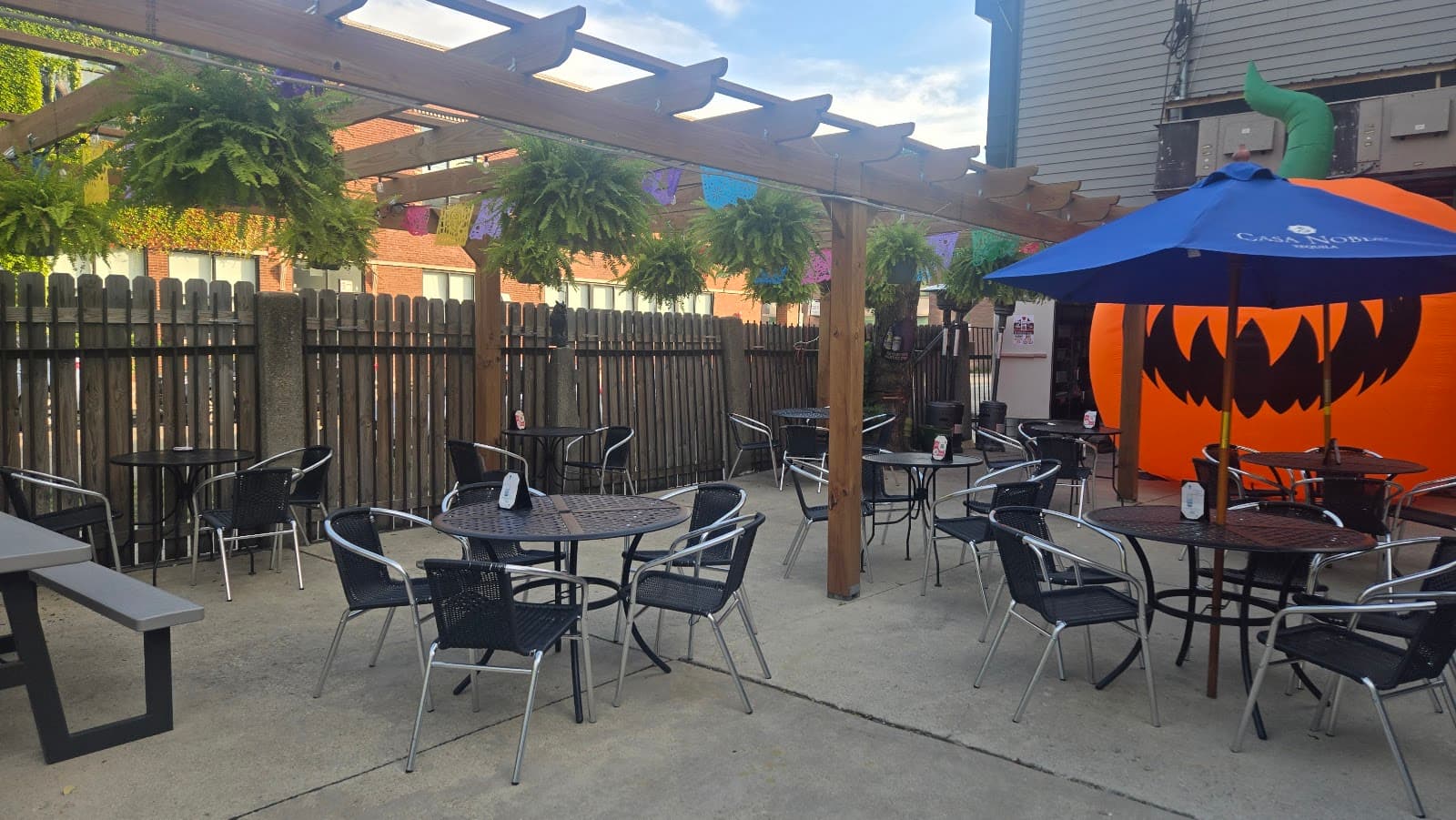Mi Nueva Tierra Cantina/Cocina