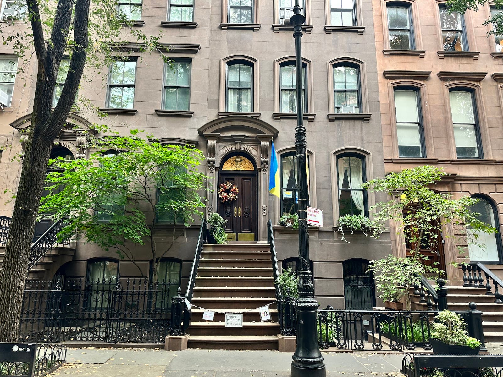 Perry St