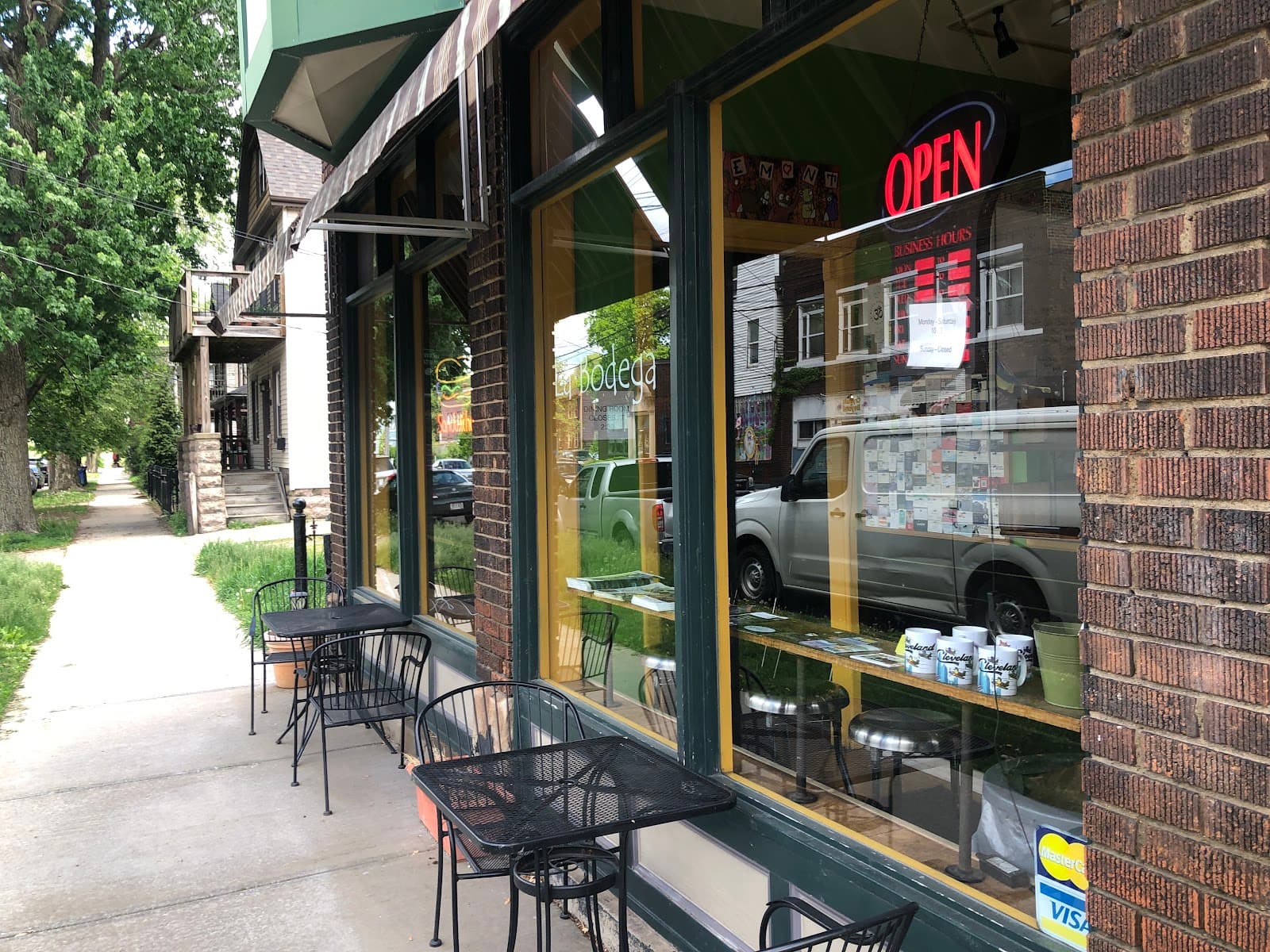 La Bodega In Tremont